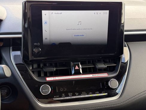 Used 2025 Toyota Corolla Cross LE image 24