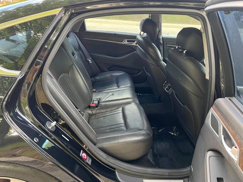 Used 2015 Hyundai Genesis 5.0 image 18