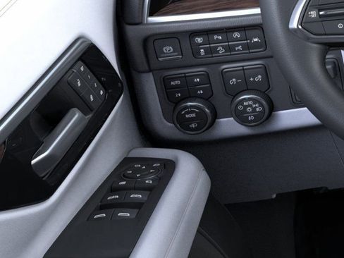 New 2025 Chevrolet Suburban Premier w/ Sun And Tow Package image 26