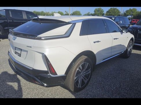 Used 2025 Cadillac Lyriq Luxury RWD image 4