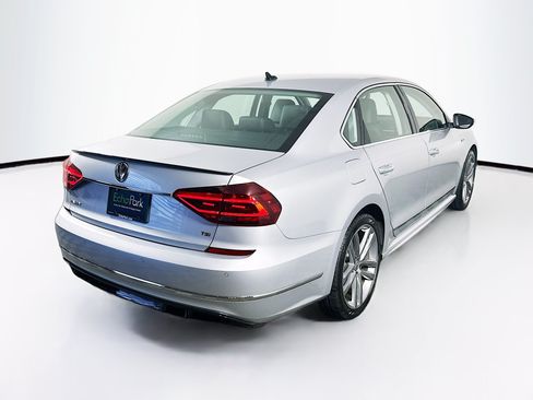 Used 2019 Volkswagen Passat 2.0T SE R-Line FWD image 9