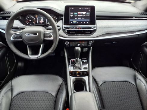 Used 2026 Jeep Compass Latitude AWD/4WD image 10