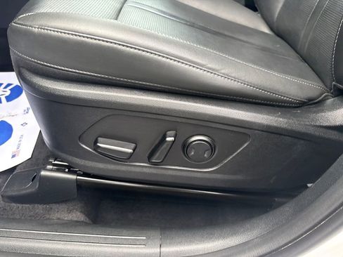 Used 2024 Kia Sorento S image 16