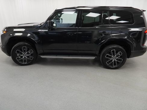 Used 2025 Lexus GX 550 w/ Accessory Package (2T) image 15