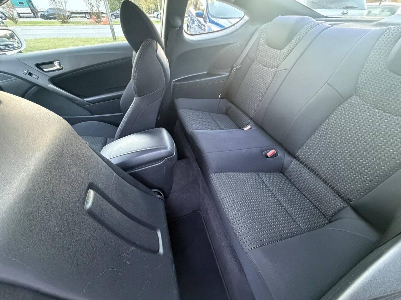Used 2012 Hyundai Genesis 2.0T RWD image 18