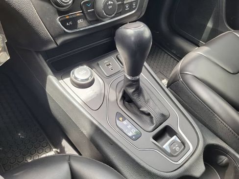 Used 2022 Jeep Cherokee Latitude w/ Sun & Sound Group AWD/4WD image 32
