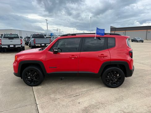 Used 2023 Jeep Renegade Altitude AWD/4WD image 8