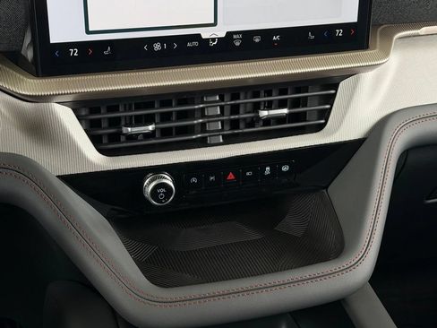 New 2026 Ford Explorer Active AWD/4WD image 16