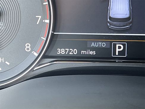 Used 2024 INFINITI QX80 Sensory w/ All-Season Package image 25