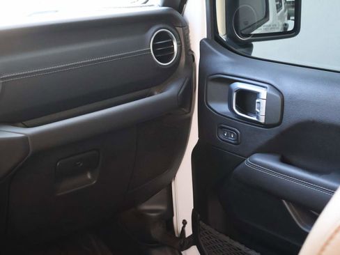 Used 2023 Jeep Wrangler High Altitude image 18