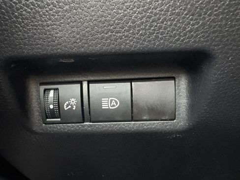 Used 2022 Toyota RAV4 LE AWD/4WD image 15