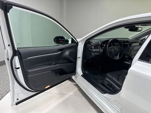 Used 2019 Toyota Camry XSE FWD image 10