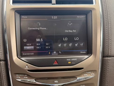 Used 2011 Lincoln MKX AWD w/ 102A Rapid Spec Order Code image 16