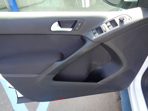 Used 2017 Volkswagen Tiguan Limited w/ Premium Package image 15