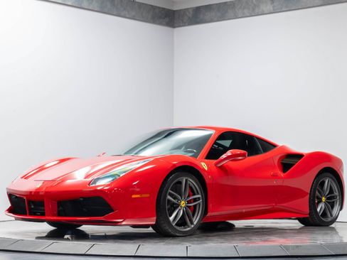 Used 2018 Ferrari 488 GTB RWD image 2