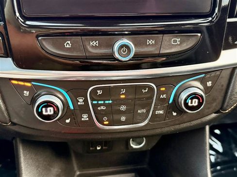 Used 2019 Chevrolet Traverse Premier AWD/4WD image 26
