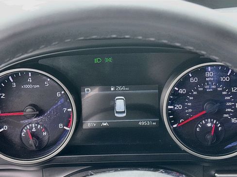 Used 2024 Kia Carnival LX FWD image 12