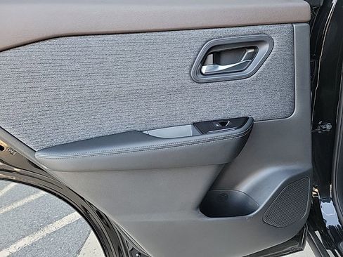 Used 2023 Nissan Rogue SV image 22