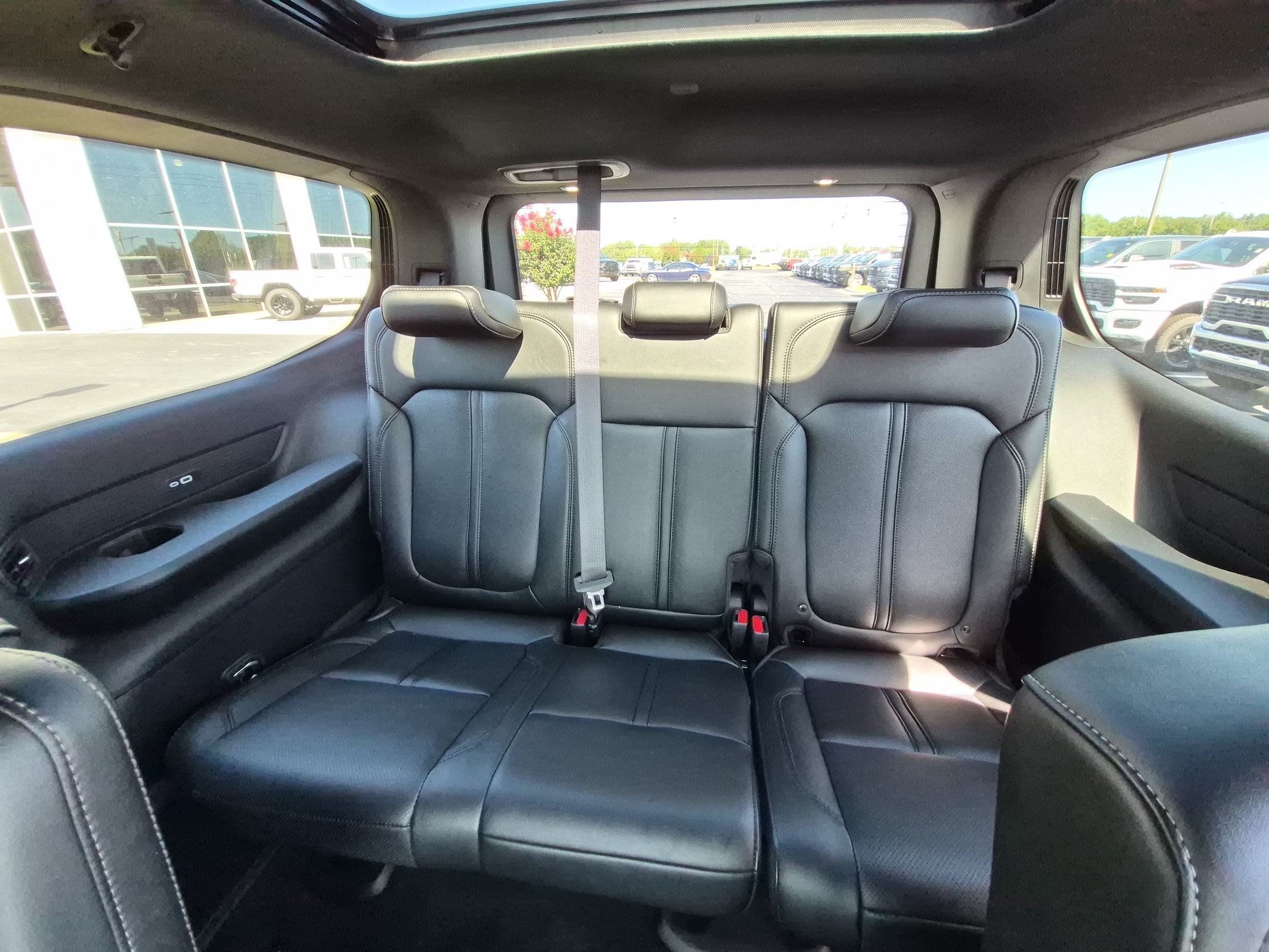 Used 2024 Jeep Wagoneer Series II w/ Convenience Group I RWD image 18