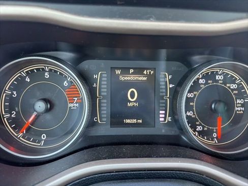 Used 2017 Jeep Cherokee Sport FWD image 12