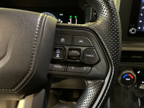 Used 2025 Toyota Tacoma SR5 AWD/4WD image 30