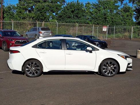 Certified 2025 Toyota Corolla SE w/ SE Premium Package FWD image 27