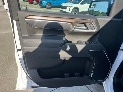 Used 2025 Chevrolet Silverado 1500 LT AWD/4WD image 15