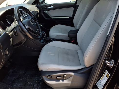 Used 2019 Volkswagen Tiguan SE FWD image 16