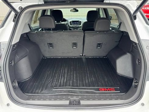 Used 2024 GMC Terrain SLE w/ Driver Convenience Package FWD image 6