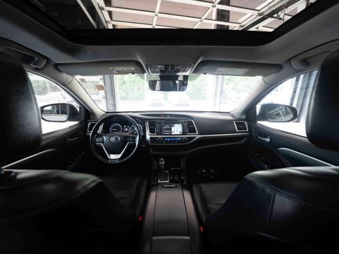 Used 2018 Toyota Highlander Limited Platinum w/ Carpet Mat Package (TMS) AWD/4WD image 19