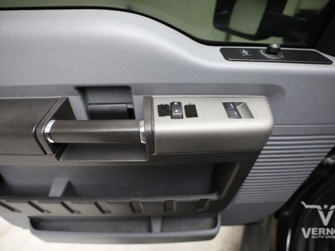 Used 2011 Ford F250 XLT w/ XLT Appearance Pkg image 19