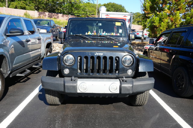 Used 2014 Jeep Wrangler Unlimited Sahara w/ Dual Top Group AWD/4WD image 5