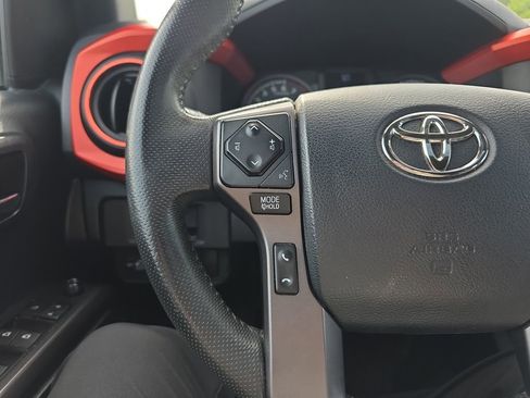 Used 2019 Toyota Tacoma TRD Sport AWD/4WD image 28