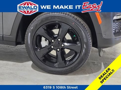 New 2025 Jeep Grand Cherokee Limited w/ Luxury Tech Group II AWD/4WD image 14