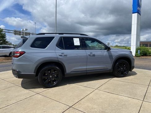 Used 2025 Honda Pilot Black Edition image 11