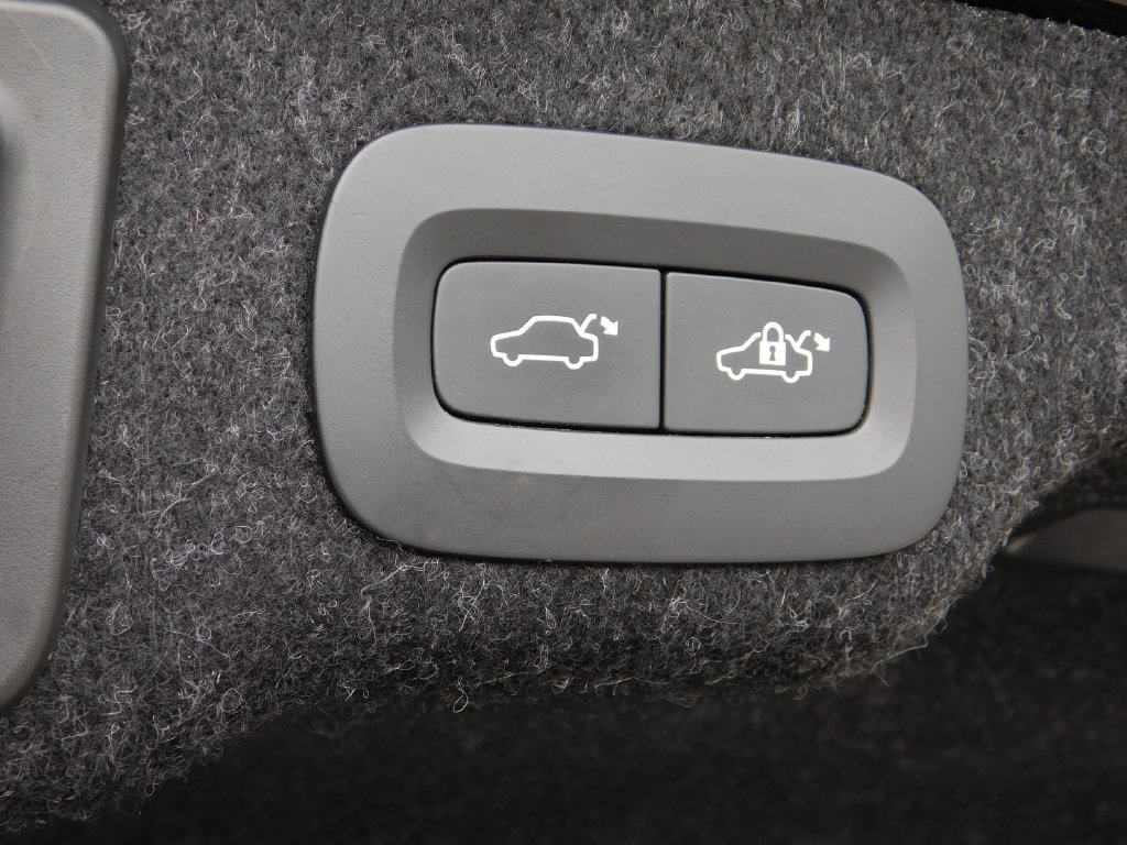 Used 2022 Volvo S90 B6 Momentum AWD/4WD image 12