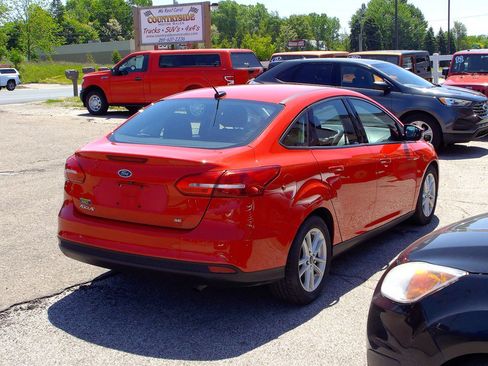 Used 2017 Ford Focus SE FWD image 3