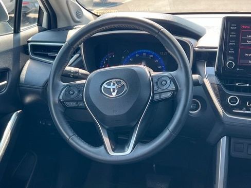 Used 2022 Toyota Corolla Cross XLE w/ Convenience Package AWD/4WD image 16