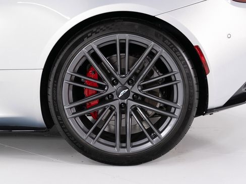 Used 2024 Aston Martin DB12 Convertible image 44