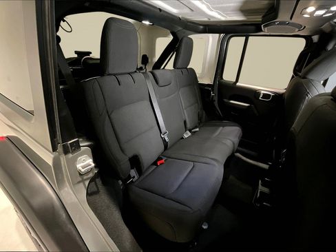 Used 2022 Jeep Wrangler Unlimited Sport image 23