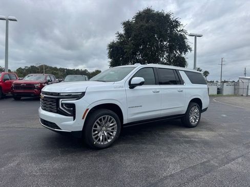 New 2026 Chevrolet Suburban High Country image 2