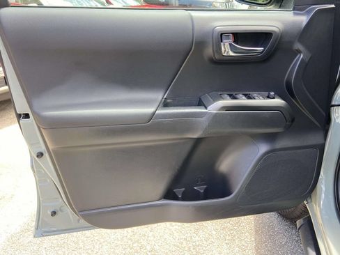 Used 2022 Toyota Tacoma TRD Sport w/ Technology Package RWD image 12