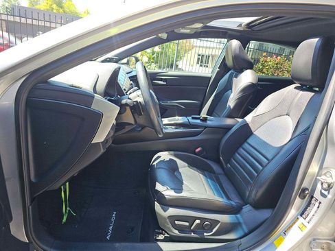 Used 2020 Toyota Avalon XSE w/ Protection Package FWD image 6