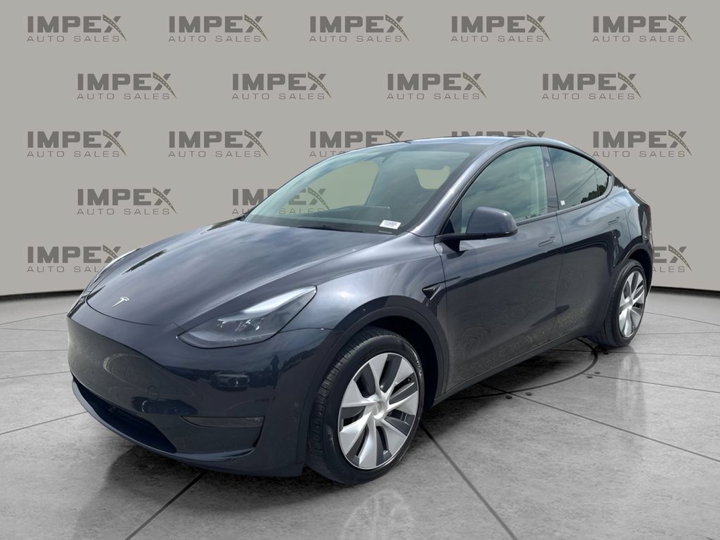 Used 2024 Tesla Model Y Long Range AWD/4WD image 1