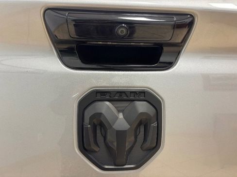 Used 2024 RAM 1500 Laramie AWD/4WD image 7