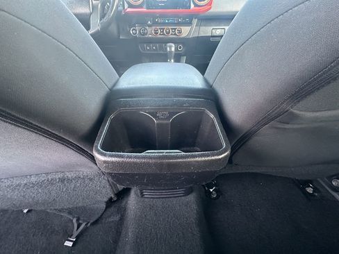 Used 2016 Toyota Tacoma TRD Sport image 16