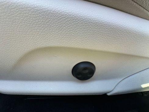Used 2017 Mercedes-Benz E 300 image 10