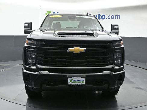 Used 2025 Chevrolet Silverado 2500 Custom w/ Custom Value Package image 4