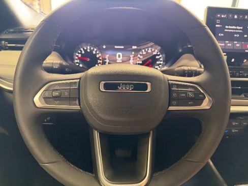 Used 2025 Jeep Compass Limited AWD/4WD image 21