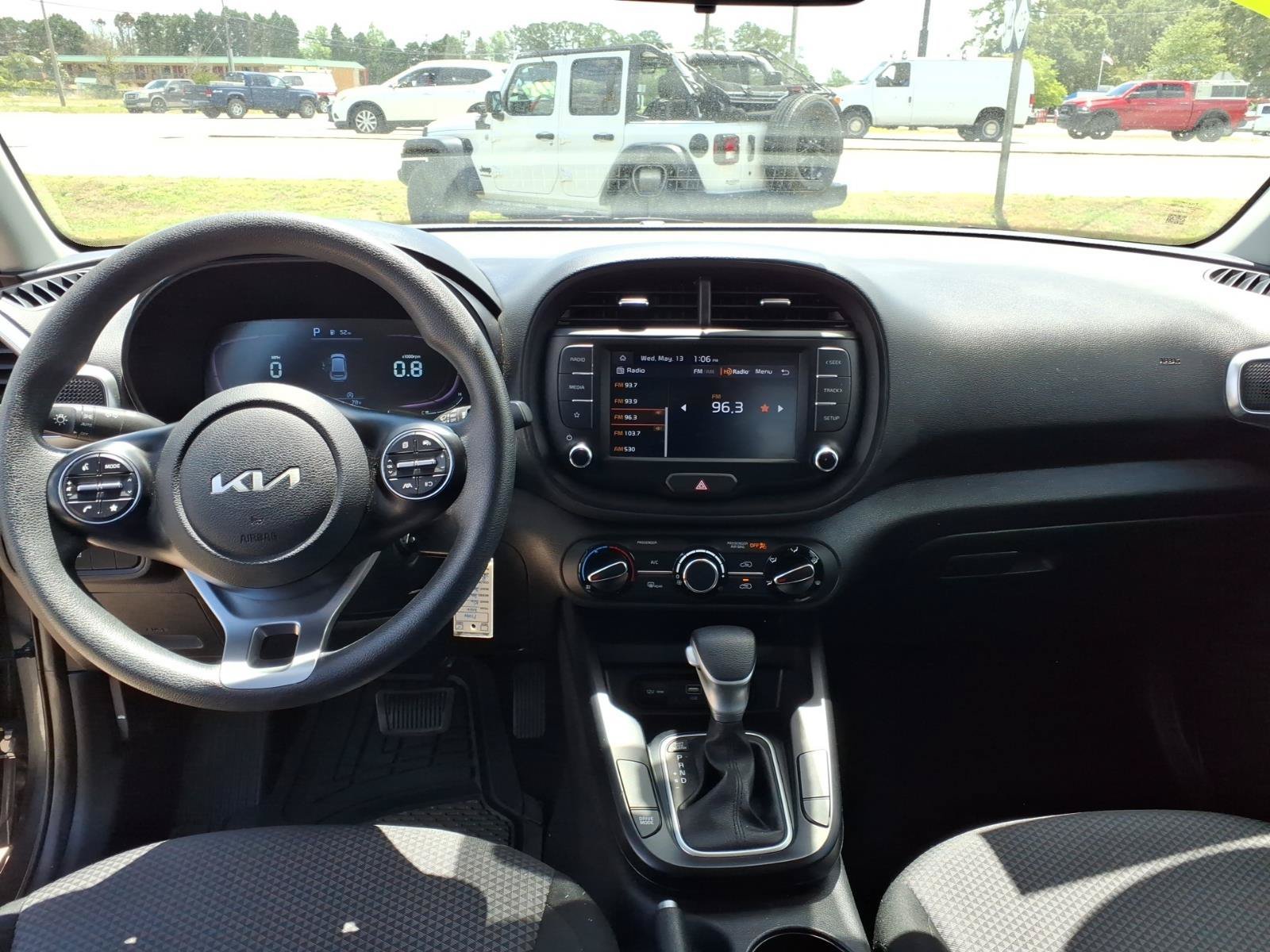 Used 2024 Kia Soul LX w/ LX Technology Package FWD image 10